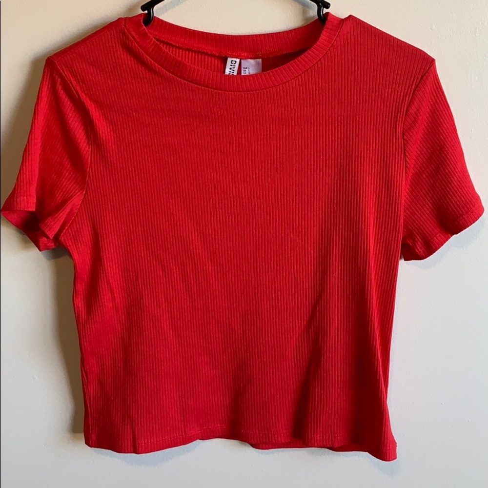 Knit material short sleeve tee